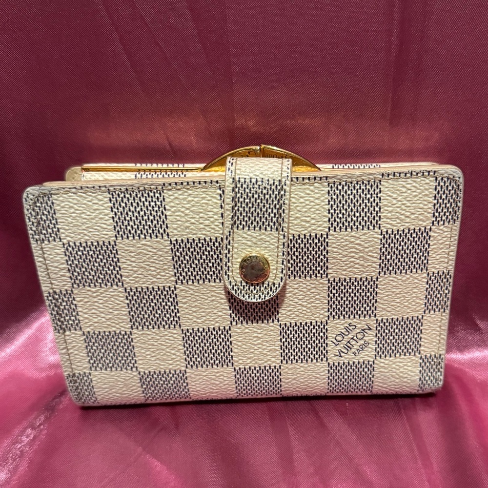 Authentic Louis Vuitton kislock wallet